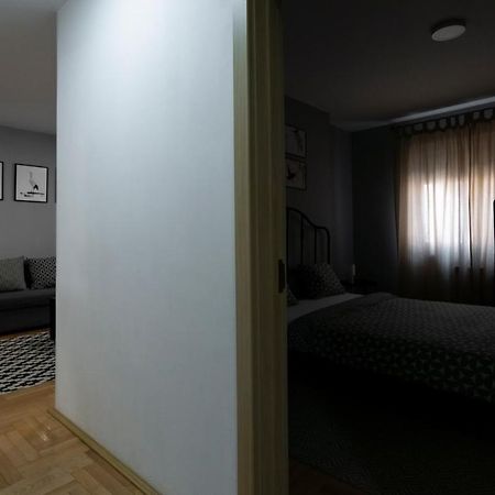 Central Fenix Apartment - Free Private Parking-Fast Wi-Fi โนวีซาด ภายนอก รูปภาพ