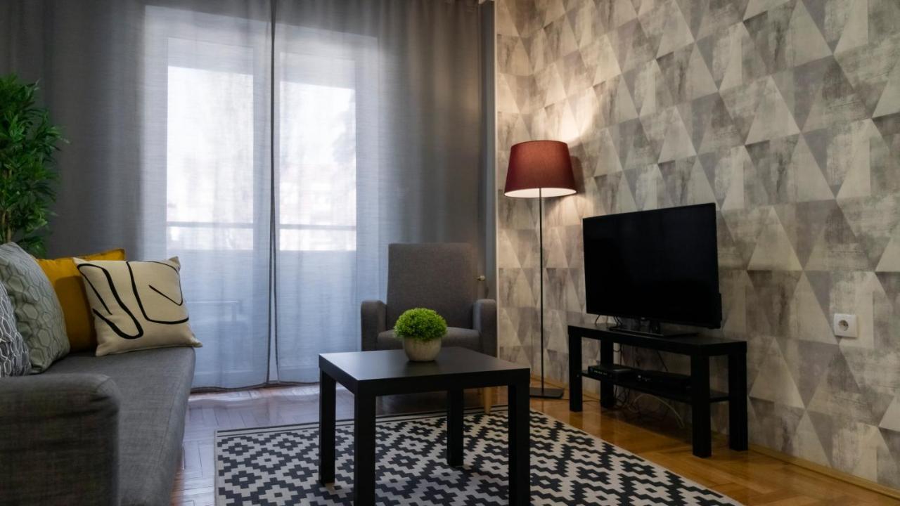 Central Fenix Apartment - Free Private Parking-Fast Wi-Fi โนวีซาด ภายนอก รูปภาพ