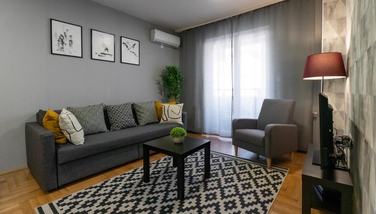 Central Fenix Apartment - Free Private Parking-Fast Wi-Fi โนวีซาด ภายนอก รูปภาพ