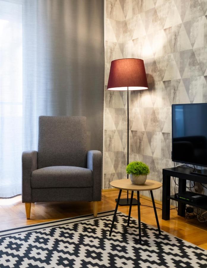 Central Fenix Apartment - Free Private Parking-Fast Wi-Fi โนวีซาด ภายนอก รูปภาพ