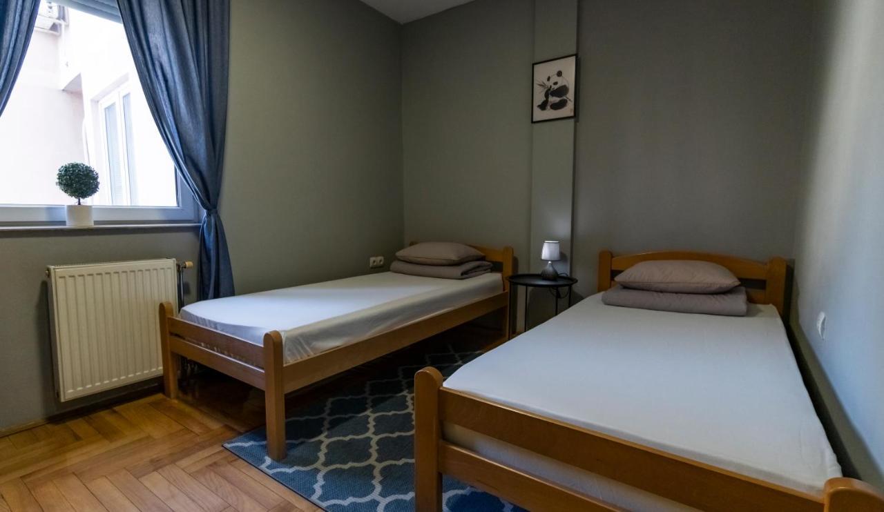 Central Fenix Apartment - Free Private Parking-Fast Wi-Fi โนวีซาด ภายนอก รูปภาพ