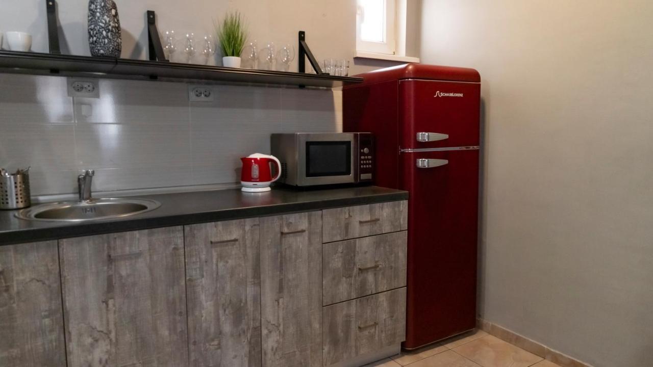 Central Fenix Apartment - Free Private Parking-Fast Wi-Fi โนวีซาด ภายนอก รูปภาพ