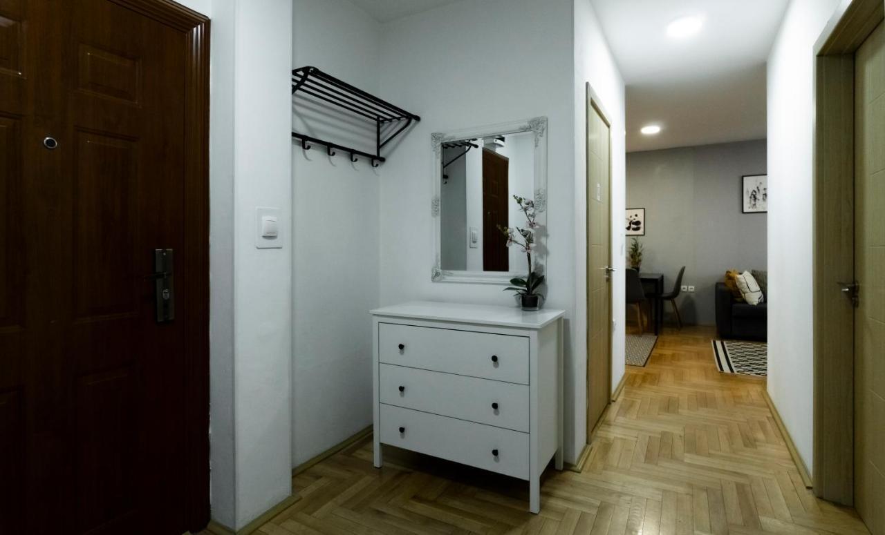 Central Fenix Apartment - Free Private Parking-Fast Wi-Fi โนวีซาด ภายนอก รูปภาพ