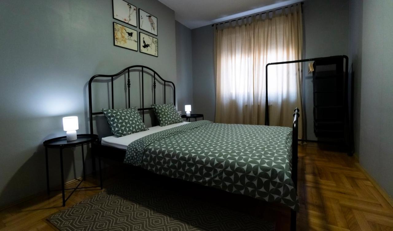 Central Fenix Apartment - Free Private Parking-Fast Wi-Fi โนวีซาด ภายนอก รูปภาพ