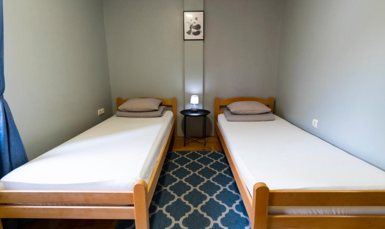 Central Fenix Apartment - Free Private Parking-Fast Wi-Fi โนวีซาด ภายนอก รูปภาพ