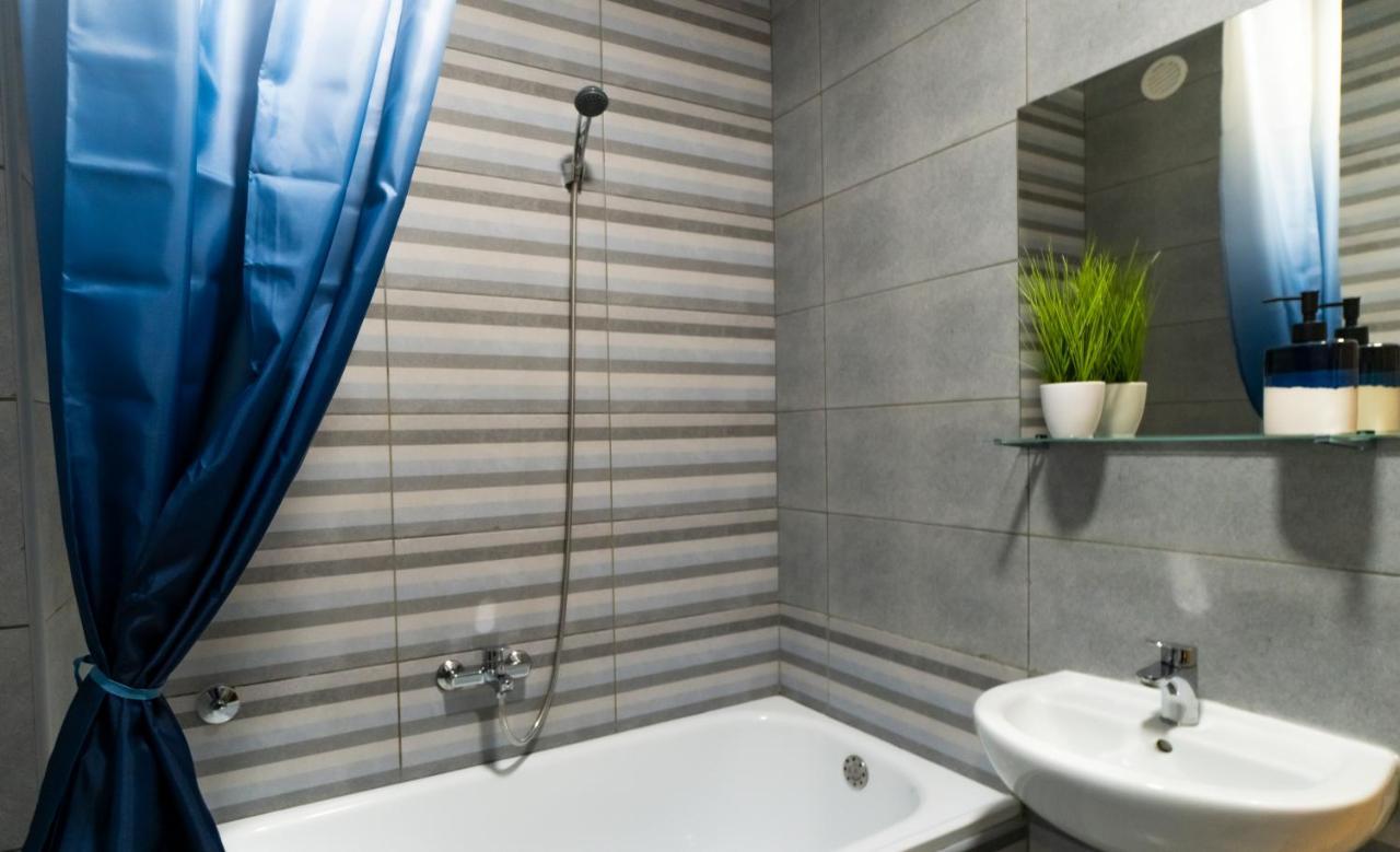 Central Fenix Apartment - Free Private Parking-Fast Wi-Fi โนวีซาด ภายนอก รูปภาพ