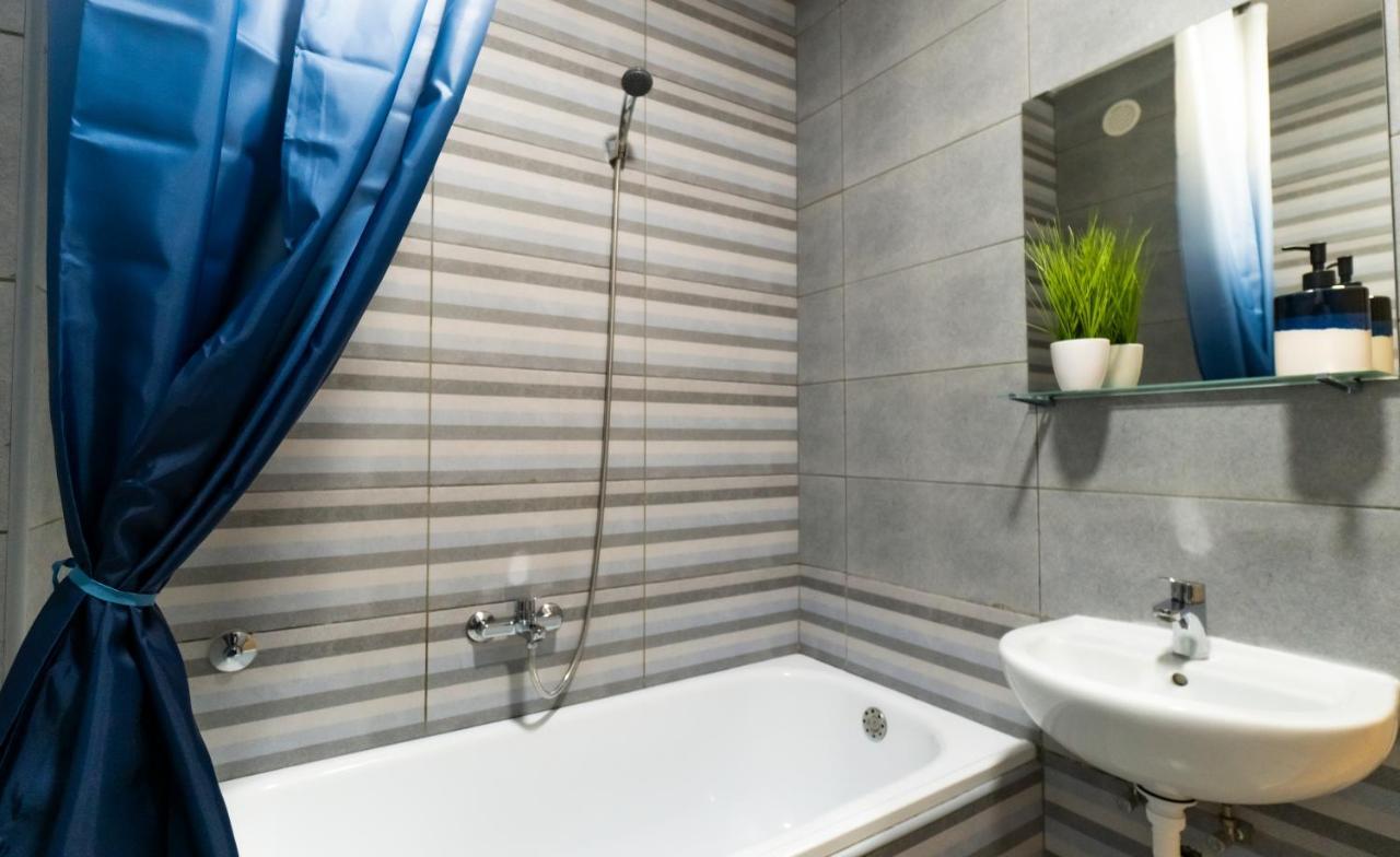 Central Fenix Apartment - Free Private Parking-Fast Wi-Fi โนวีซาด ภายนอก รูปภาพ