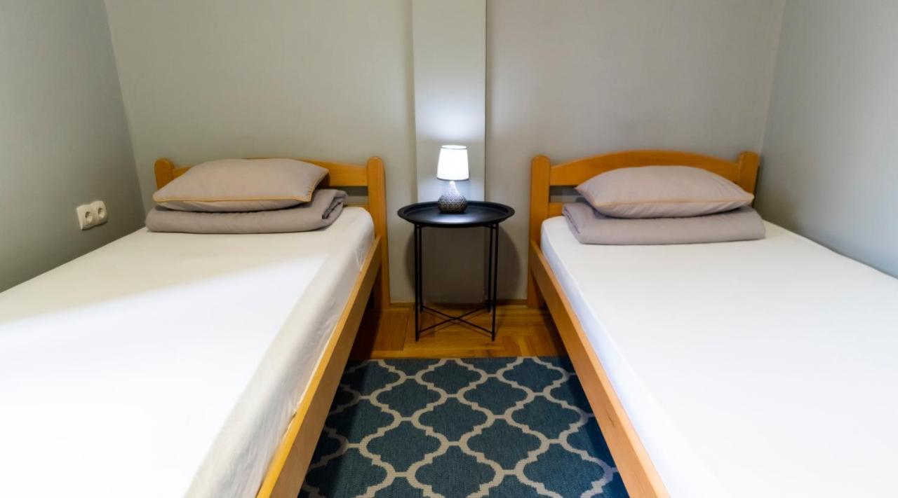 Central Fenix Apartment - Free Private Parking-Fast Wi-Fi โนวีซาด ภายนอก รูปภาพ