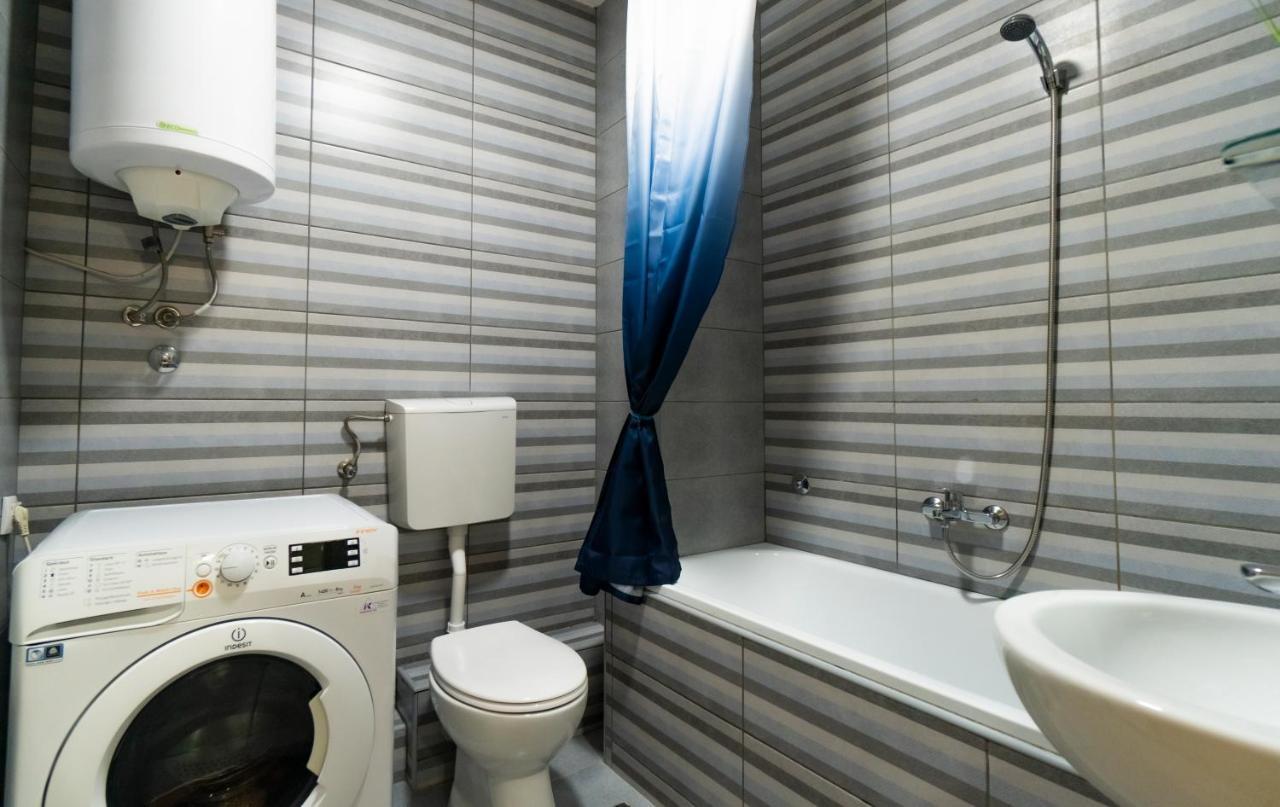 Central Fenix Apartment - Free Private Parking-Fast Wi-Fi โนวีซาด ภายนอก รูปภาพ